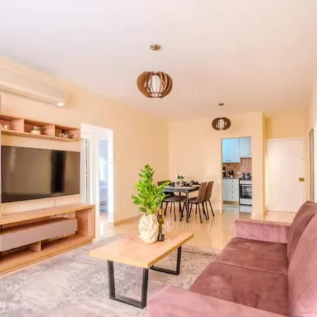 Apartman 2br Sunrise Port View Steps From Finikoudes By Cyprus Horizons