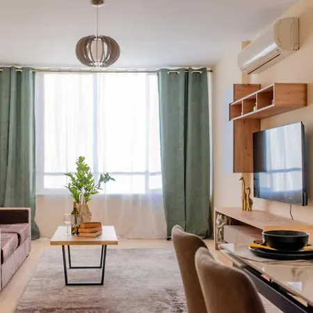 Apartman 2br Sunrise Port View Steps From Finikoudes By Cyprus Horizons Lárnaka