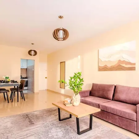 Apartman 2br Sunrise Port View Steps From Finikoudes By Cyprus Horizons *