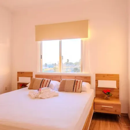 2br Sunrise Port View Steps From Finikoudes By Cyprus Horizons Lárnaka