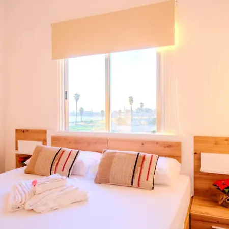 2br Sunrise Port View Steps From Finikoudes By Cyprus Horizons Apartman Lárnaka