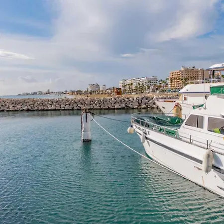 Apartman 2br Sunrise Port View Steps From Finikoudes By Cyprus Horizons *