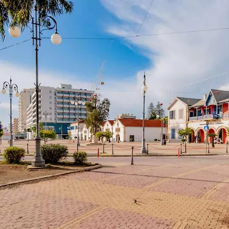 2br Sunrise Port View Steps From Finikoudes By Cyprus Horizons * Lárnaka